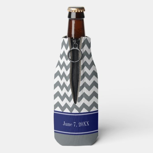 木炭WhtシェブロンCBネイビーネームモノグラム結婚ズ ボトルクーラー (ボトル裏面)