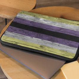 木目の微妙な非バイナリプライドフラグの色 ラップトップスリーブ