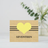 木目モダンハート表番号葉書き、黄色 ポストカード (スタンド正面)