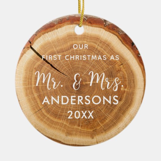 木目素朴スライス初めてのクリスマスの先結婚した セラミックオーナメント (正面)