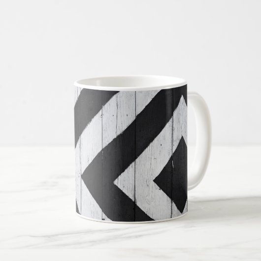 木目絵を描黒と白 コーヒーマグカップ (正面右)