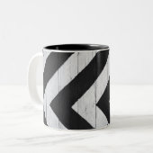 木目絵を描黒と白 ツートーンマグカップ (正面左)