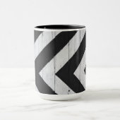 木目絵を描黒と白 マグカップ (中央)