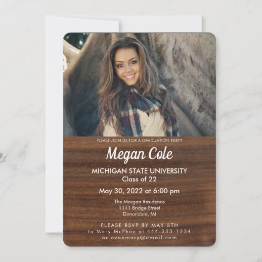 木目調の写真を使った卒業おめでとうの招待状 招待状 (正面)