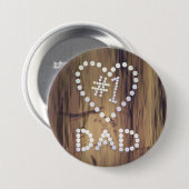 木目調の背景にNumber One Dad 缶バッジ (正面&裏面)