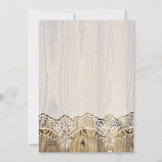 木素朴のカップルがシャワーを浴結婚びる白いレース 招待状 (裏面)