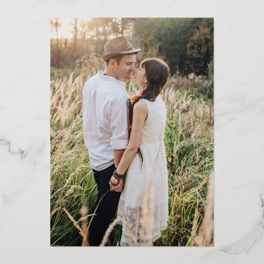 木素朴の緑の結婚式の日付を保存 箔招待状 (裏面)