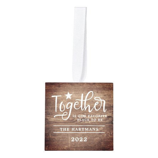 木素朴は家族を一緒に見てクリスマスの写真 キューブオーナメント (正面)