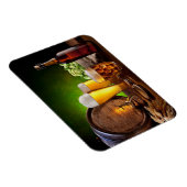 木製のテーブルにビアグラスを置いたビール樽 マグネット (右側)