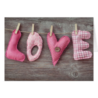 木製のテーブルに文字が恋をする