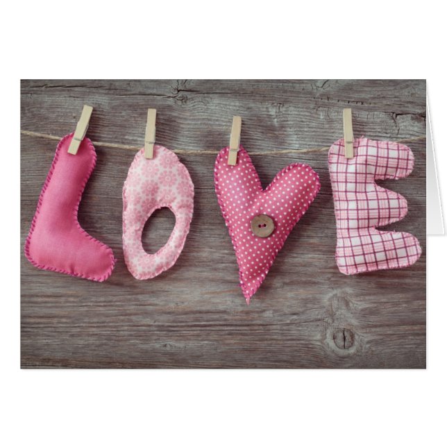 木製のテーブルに文字が恋をする (正面横)