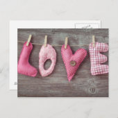 木製のテーブルに文字が恋をする ポストカード (正面/裏面)