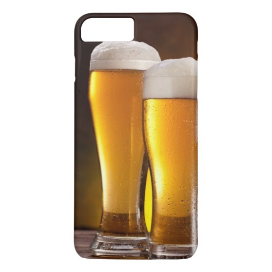 木製のテーブルの上にビールの2つのグラス Case-Mate iPhoneケース (裏面)