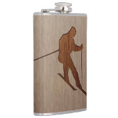 木製のデザインで刻まれるスキーシルエット フラスク (右)
