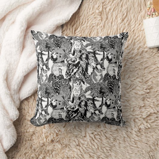 木製のバッジの生き物のモンタージュの枕 クッション (ブランケット)