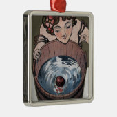 木製のバレルを見ている女性 メタルオーナメント (右)