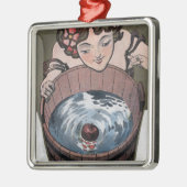 木製のバレルを見ている女性 メタルオーナメント (左)