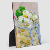 木製の瓶に入れたポテトサラダ フォトプラーク (側面)