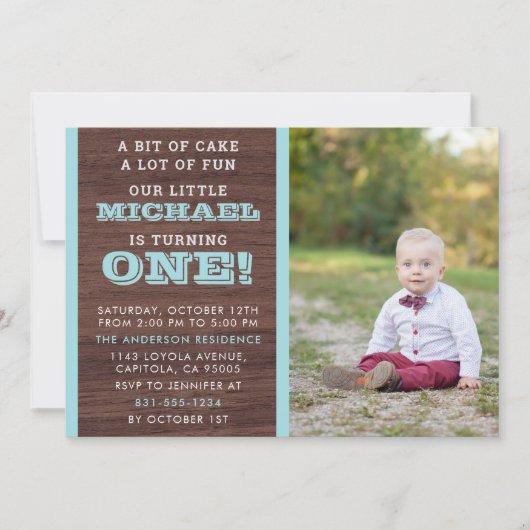 木製の男の赤ちゃんの第1誕生日のパステル調の青い縞 招待状 (正面)