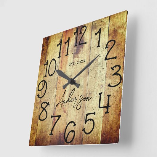 木製の納屋風の木材を使用したカスタムファミリー名のスクエア スクエア壁時計 (傾斜)