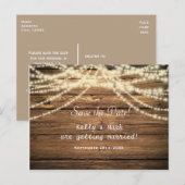 木製の素朴なデザインとストリングライトのSave the Date ポストカード (正面/裏面)