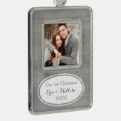 木製の素朴な初めてのクリスマスのカップルのオーナメント シルバープレートフレームオーナメント (右)