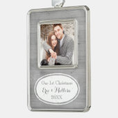 木製の素朴な初めてのクリスマスのカップルのオーナメント シルバープレートフレームオーナメント (左)