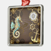 木製の背景（メカニカルシーホース付き） メタルオーナメント (左)