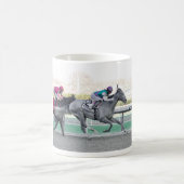 木製の記念物の棒に勝っているタキトゥス コーヒーマグカップ (中央)