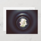 木製はがき – ドアの目の穴から見る ポストカード (正面/裏面)