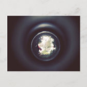 木製はがき – ドアの目の穴から見る ポストカード (正面)