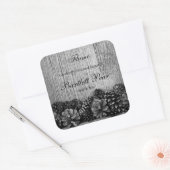 木製キャンドルラベルに素朴黒い松の円錐 スクエアシール (封筒)