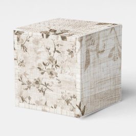 木製ギフトボックスと茶色のフローラデザイン フェイバーボックス