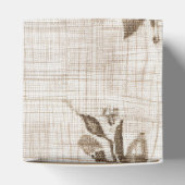 木製ギフトボックスと茶色のフローラデザイン フェイバーボックス (上部)