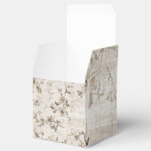 木製ギフトボックスと茶色のフローラデザイン フェイバーボックス (オープン)