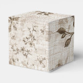 木製ギフトボックスと茶色のフローラデザイン フェイバーボックス (裏面サイド)