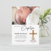 木製クロスとカスタム写真ベビーガールバプテスマ 招待状 (スタンド正面)