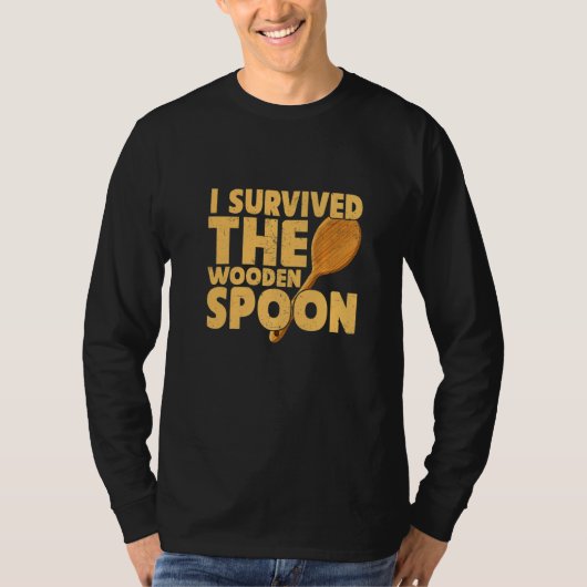 木製スプーンで育てられた幸せ者 4 Tシャツ (正面)