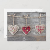 木製テーブルの上のハート ポストカード (正面/裏面)