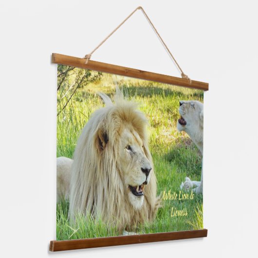 木製トップウォールタペストリーホワイトライオン&ライオネス! 吊り下げ型タペストリー (傾斜あり)