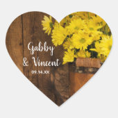 木製バケットと黄色デイジーカントリーウェディング ハートシール (正面)