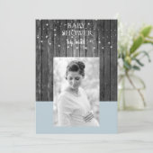 木製フェンス照明ベビーシャワーbyメールフォトブルー 招待状 (スタンド正面)