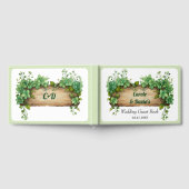 木製フレーム、緑とストライプ春の結婚式 ゲストブック (全面)