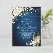 木製ホワイトローズランタンウォーターカラーカップルのシャワー 招待状 (スタンド正面)