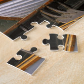 木製ボートセンターで明るい色のボート ジグソーパズル (側面)