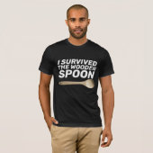 木製生き延びのスプーンに黒いTシャツ Tシャツ (正面フル)