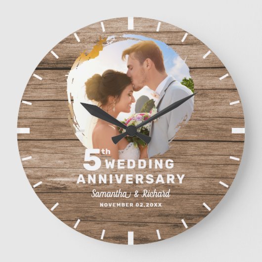 木製5周年結婚記念日カップル写真 ラージ壁時計 (正面)