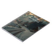 木造の建物がある冬の風景 ノートブック (左側)