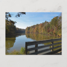 木造の橋で湖に素朴の秋の反射 ポストカード