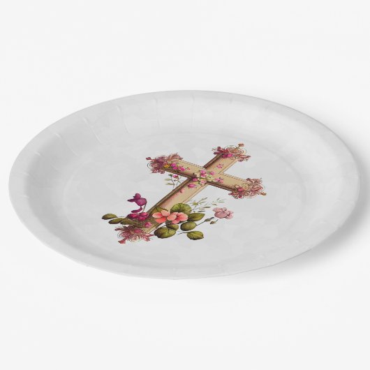 木造エレガント十字架とピンクの花 ペーパープレート (アングル)